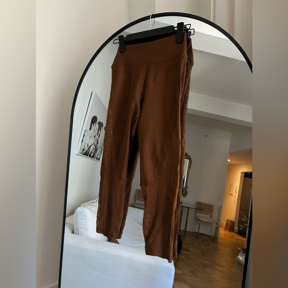 Alo Airlift Mesh High-Waist Celeste Capri - S